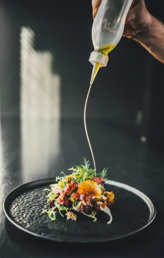 盛り付けの仕上げ